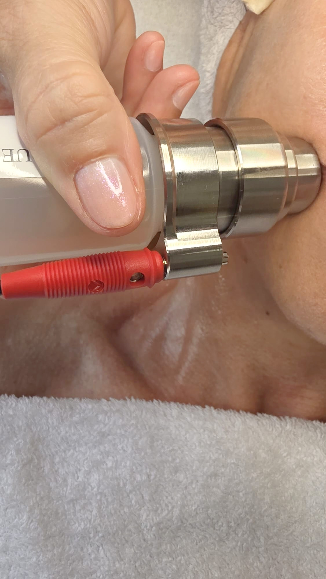 DEYNIQUE Meso Infusion bei Kosmetik Christiane Niemand